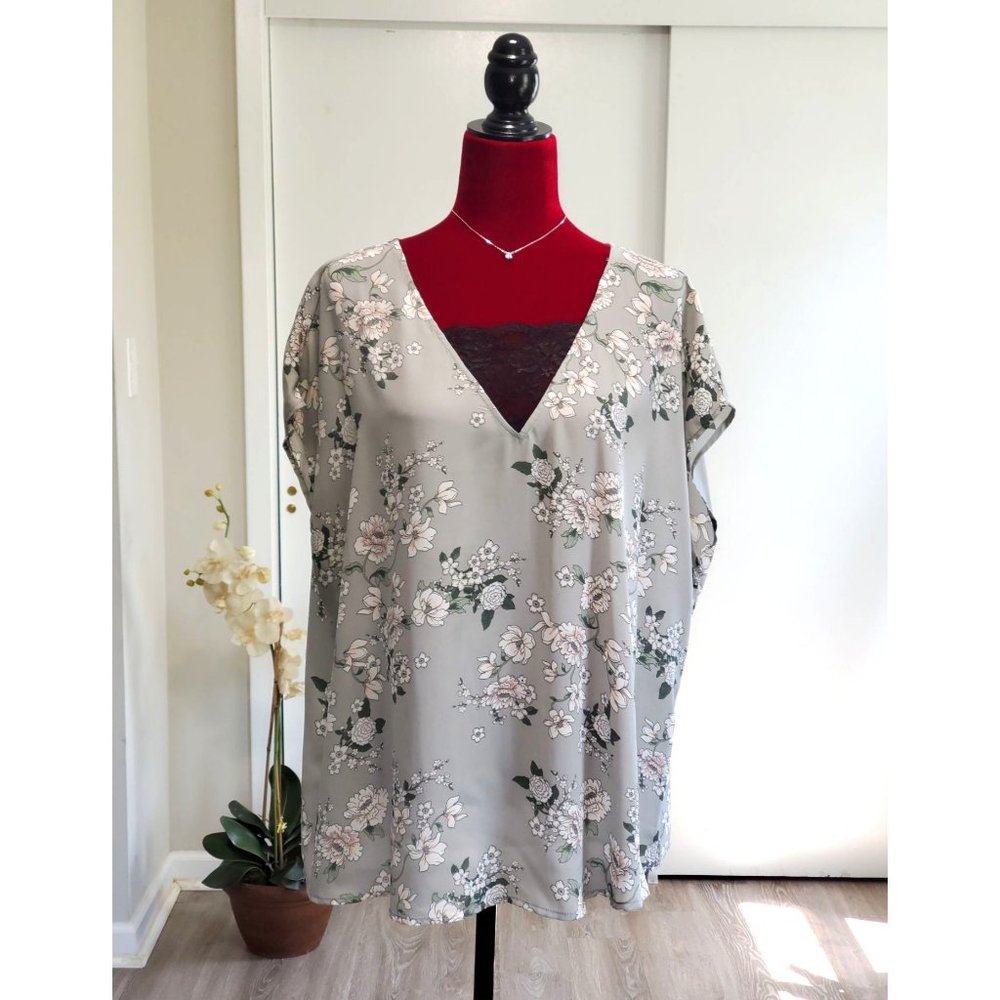 Torrid Women's Lightweight Gray floral Print Sleeveless V-Neck Size 1 (1X) 1340